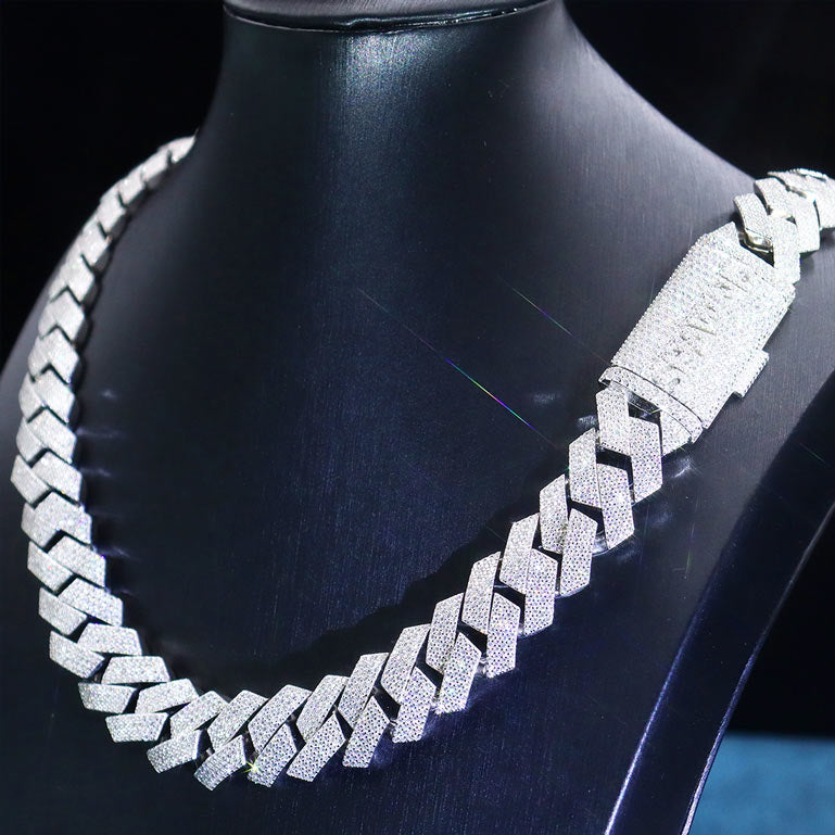 custom clasp 20mm moissanite cuban link chain display